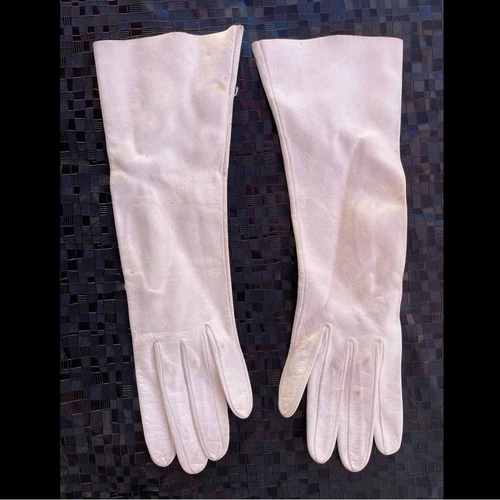 Vintage Elegant White/ Ivory Leather Opera Gloves